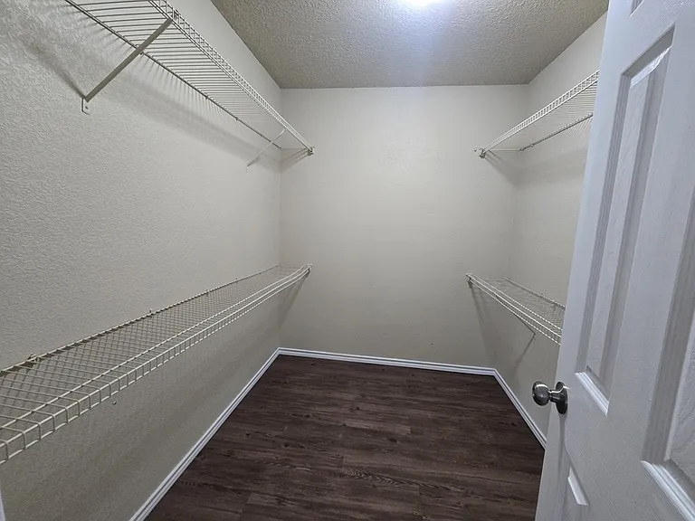 10226 Country Hills Blvd — Photo 15