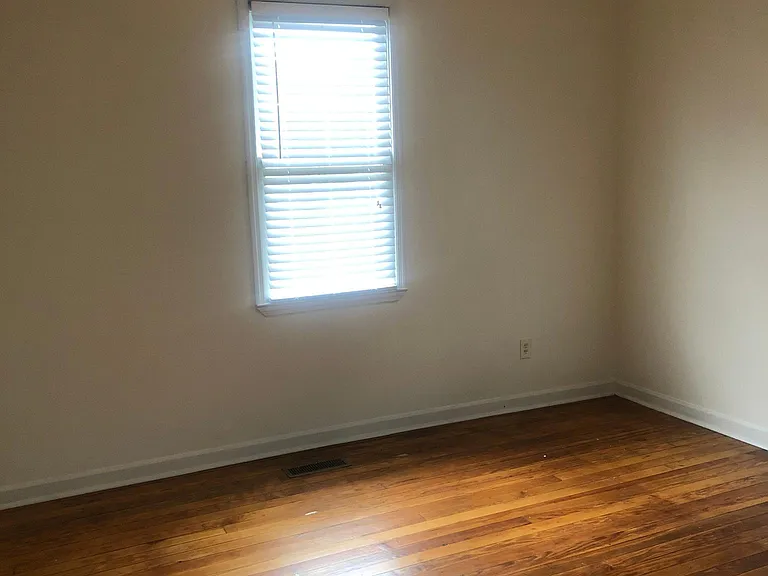 1722 Mitchell Ave — Photo 8