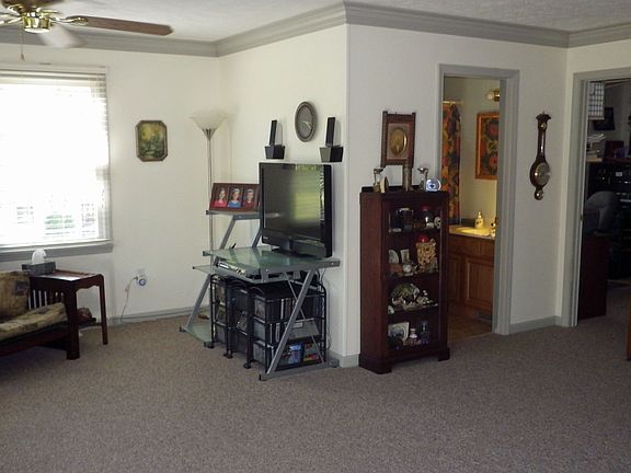 Living area, view 1.