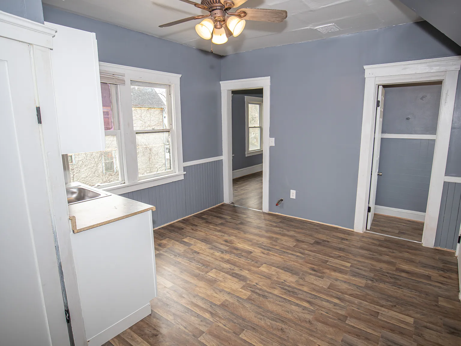 Upper Unit 1001 E 74th St — Photo 2