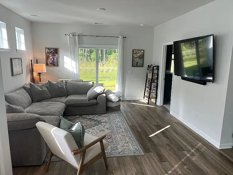 3 bed, 1397 sqft, $2,400 — Photo 4