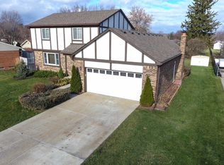 12407 Plumbrook Rd, Sterling Heights, MI 48312