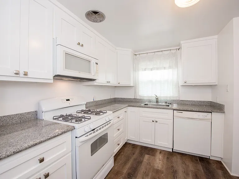 224 Frankfort Ave — Photo 11