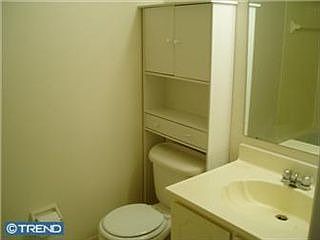 4th image of 822 Governor Cir