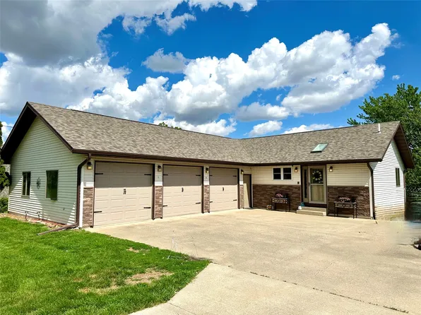 5030 N Lakeshore Dr, Brooklyn, IA 52211