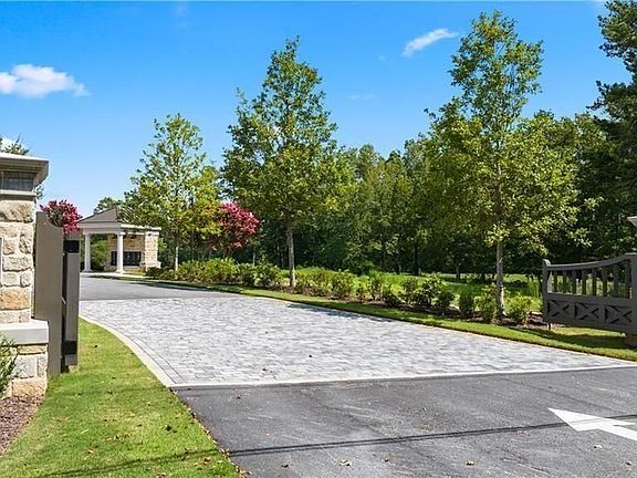 5th image of 2027 Magnolia Ln