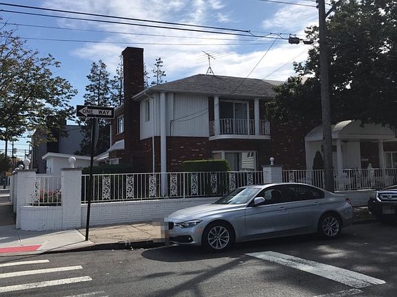 3rd image of 16105 92nd St