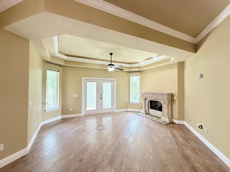 2610 Caldwell Cir — Photo 2