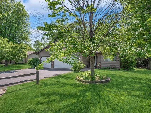 38185 Casselberry Dr, North Branch, MN 55056