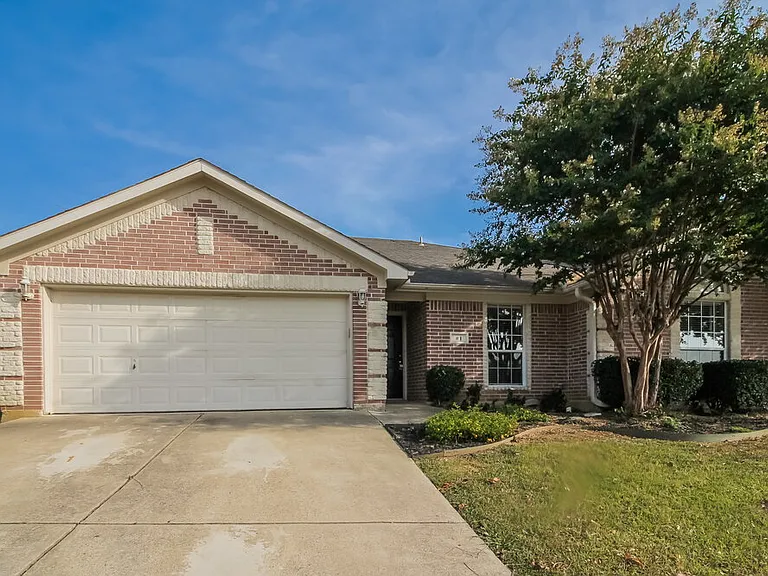 1 Charleston Ct — Photo 1