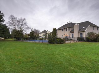 18 Hawthorne Dr, West Windsor, NJ 08550