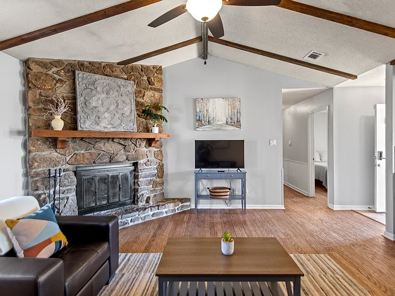 122 Pecan Valley Dr — Photo 4