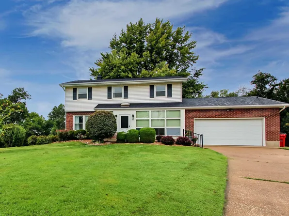 4221 Country Meadows Ln, Quincy, IL 62305