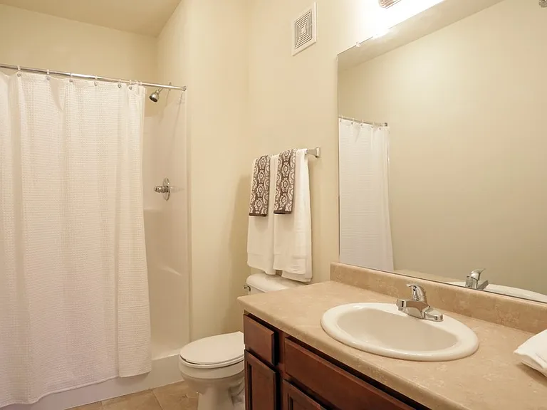 Silver Oak Condos — Photo 22