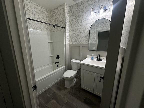 5th image of 744 E Emerald Dr