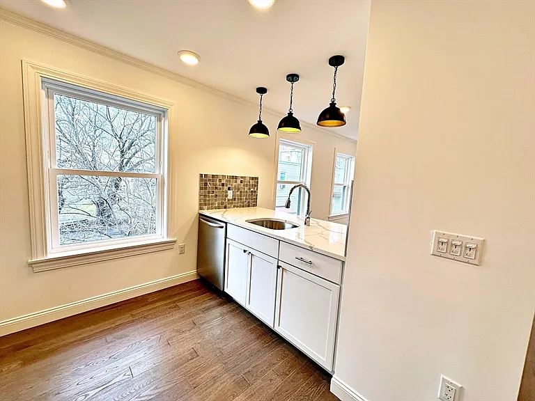 33 Leyden St #6 — Photo 10