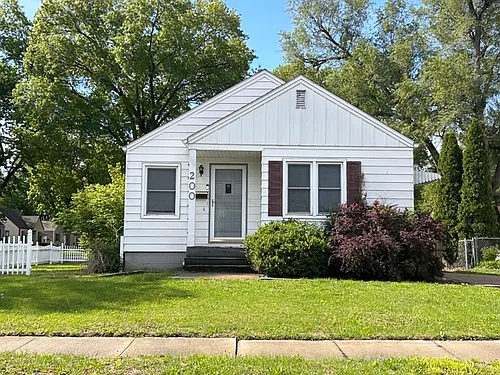 200 Hillside Ave Photo 1