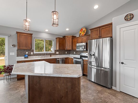 5th image of 2620 Meadows Dr