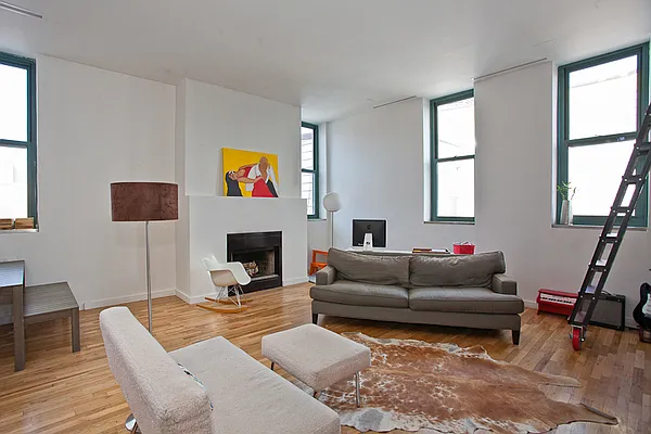 Sold by Avenue Sotheby's International Realty | media 12