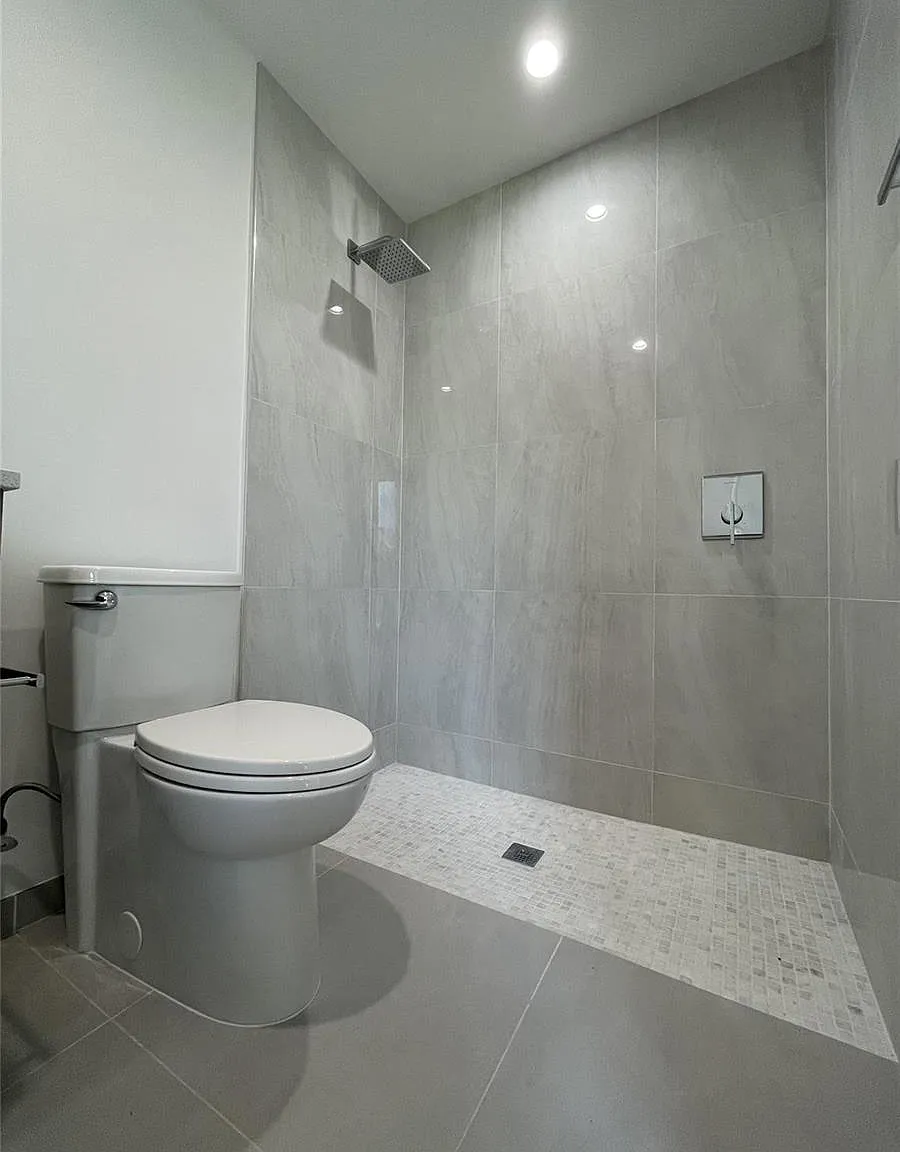 3 bed, 2.0 bath, $3,300 — Photo 3