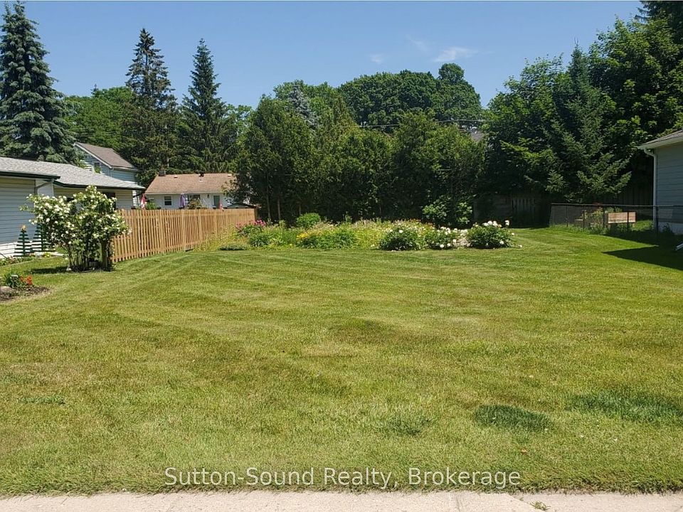 1st image of 863 5th Ave W