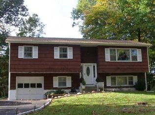 17 Floral Ct, Nanuet, NY 10954