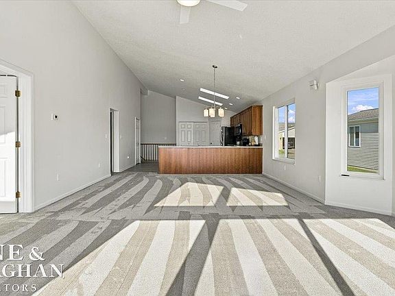 4th image of 843 Crystal Ln