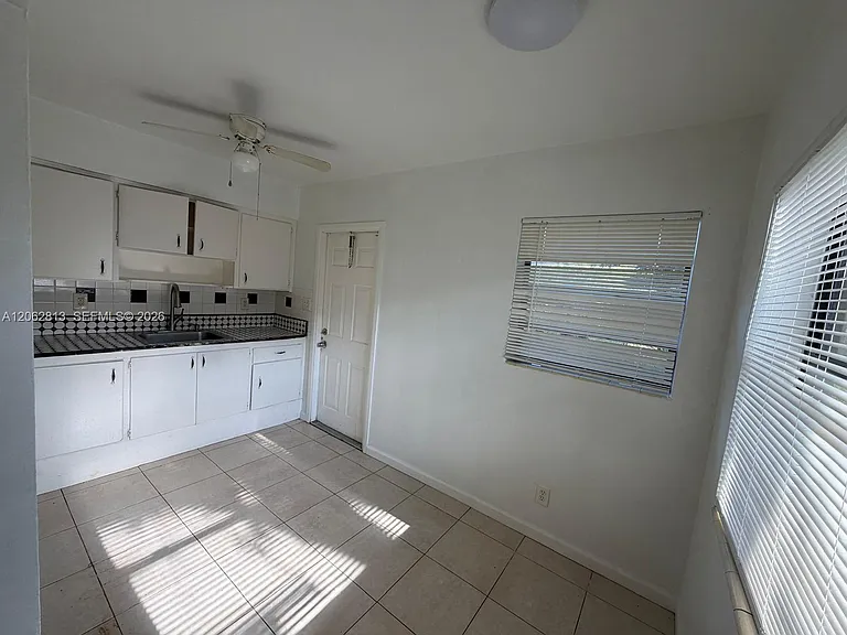 812 NW 4th Ave #2 — Photo 4
