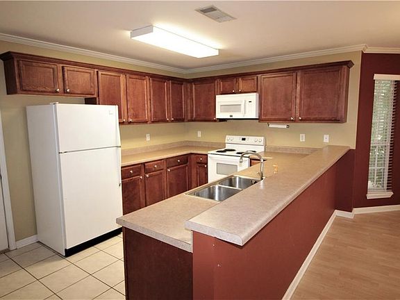 2nd image of 545 Versailles Blvd APT H