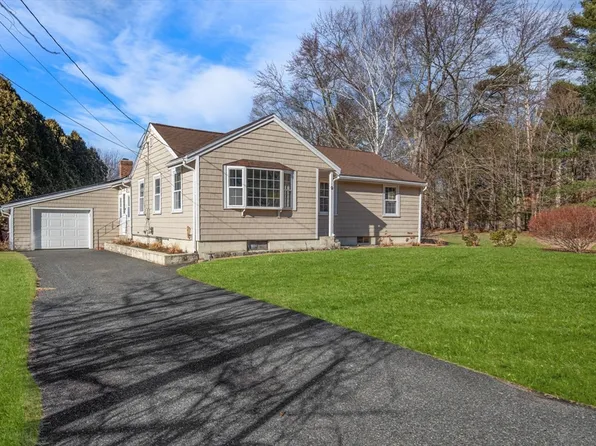 9 Lawrence Ct, Medfield, MA 02052