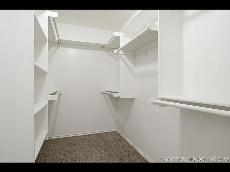 605 E Linden Ln — Photo 12