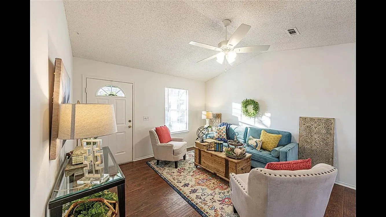 3 bed, 1205 sqft, $1,600 — Photo 2