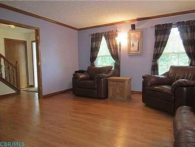 3rd image of 783 Oaksedge Dr