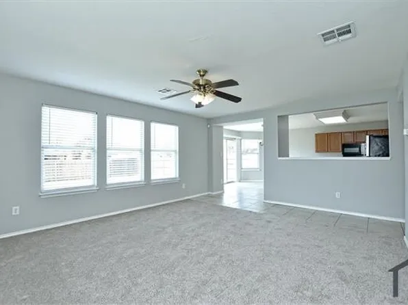 102 Blanco Woods Blvd, Elgin, TX 78621