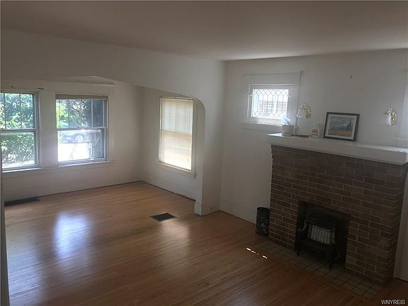 3rd image of 23 W Northrup Pl