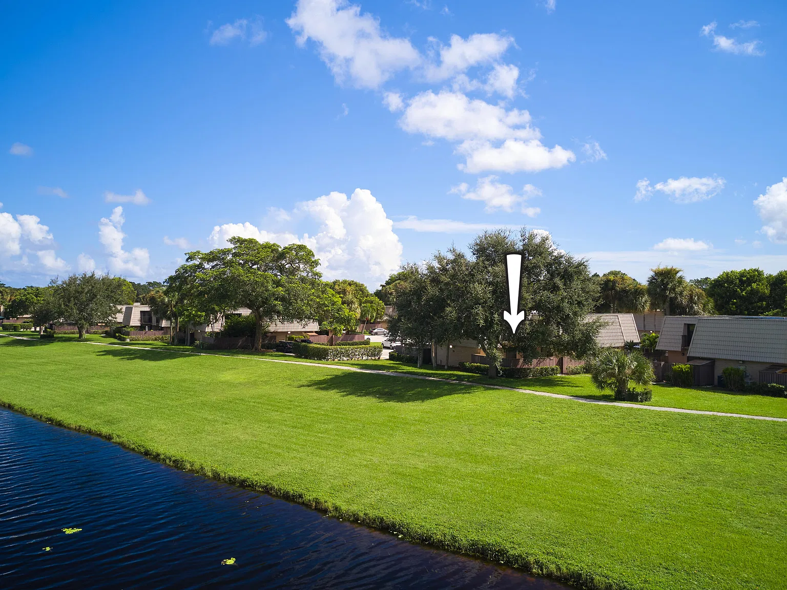2 bed, 2.5 bath, 1236 sqft, $2,700 — Photo 2