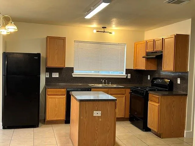3 bed, 2.5 bath, 1620 sqft, $1,850 — Photo 4