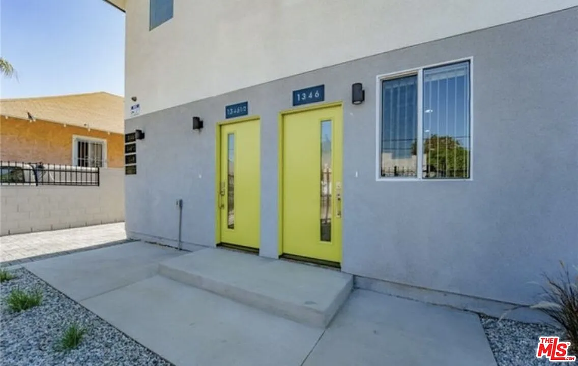 3 bed, 2.0 bath, 1200 sqft, $3,400 — Photo 3
