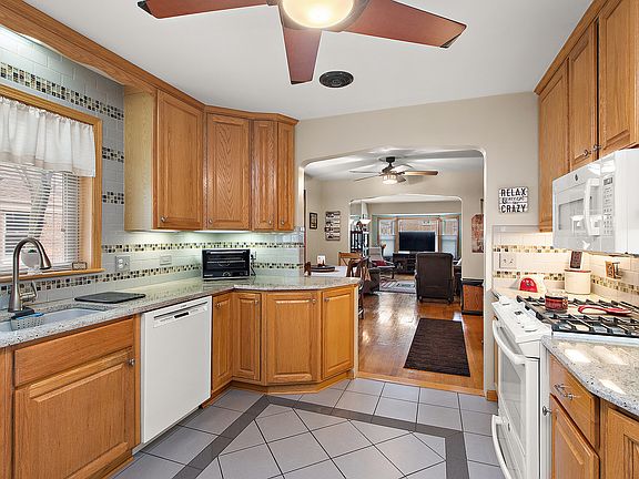 4th image of 2253 S 15th Ave