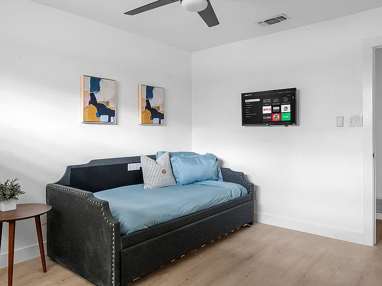 2521 Delmar Dr — Photo 49