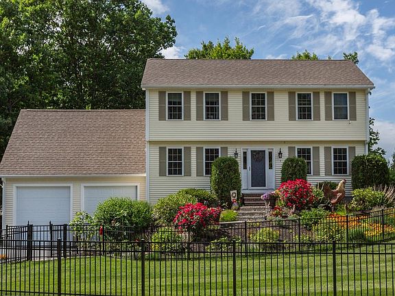 2nd image of 5 Cottonwood Cir