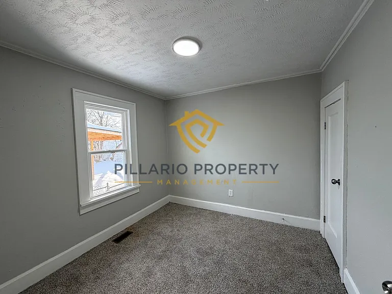711 W 22nd St — Photo 16