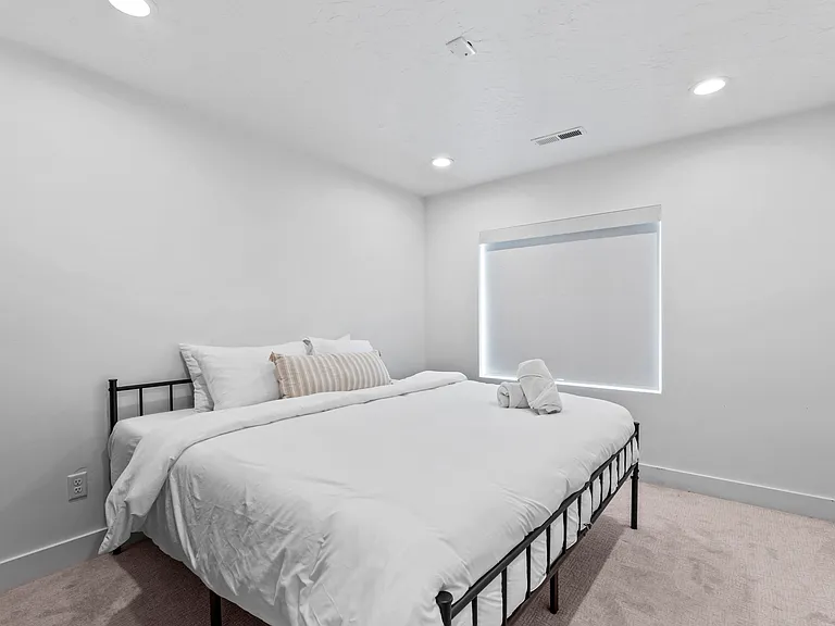 690 S Edge Ln — Photo 29