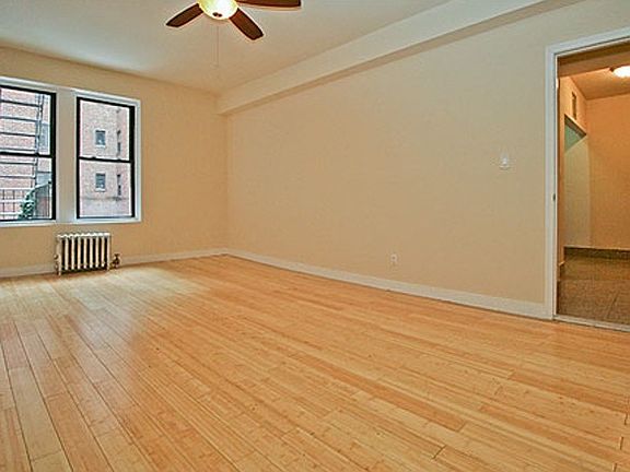 4th image of 11880 Metropolitan Ave APT 2e