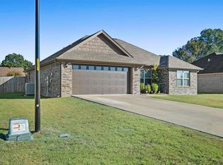 1301 Ridgefield Cir, Searcy, AR 72143
