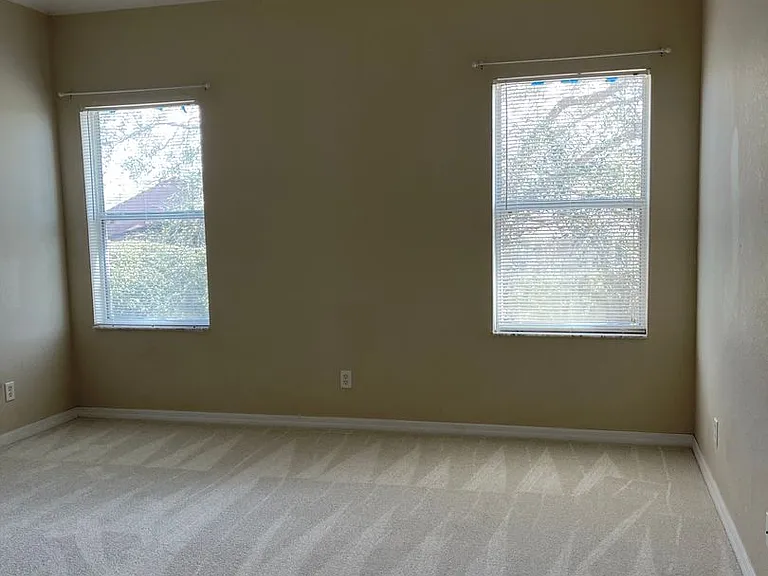 213 Towerview Dr E — Photo 9