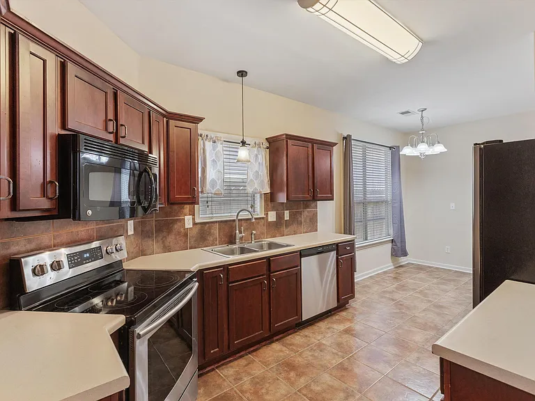 1425 Island Town Dr — Photo 11