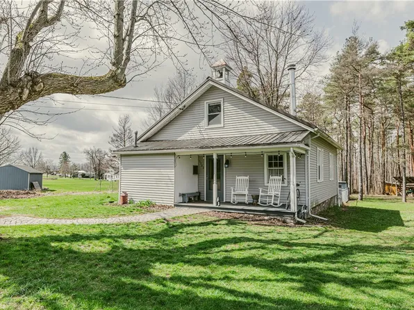 3742 Oakmount Rd, Bloomfield, NY 14469