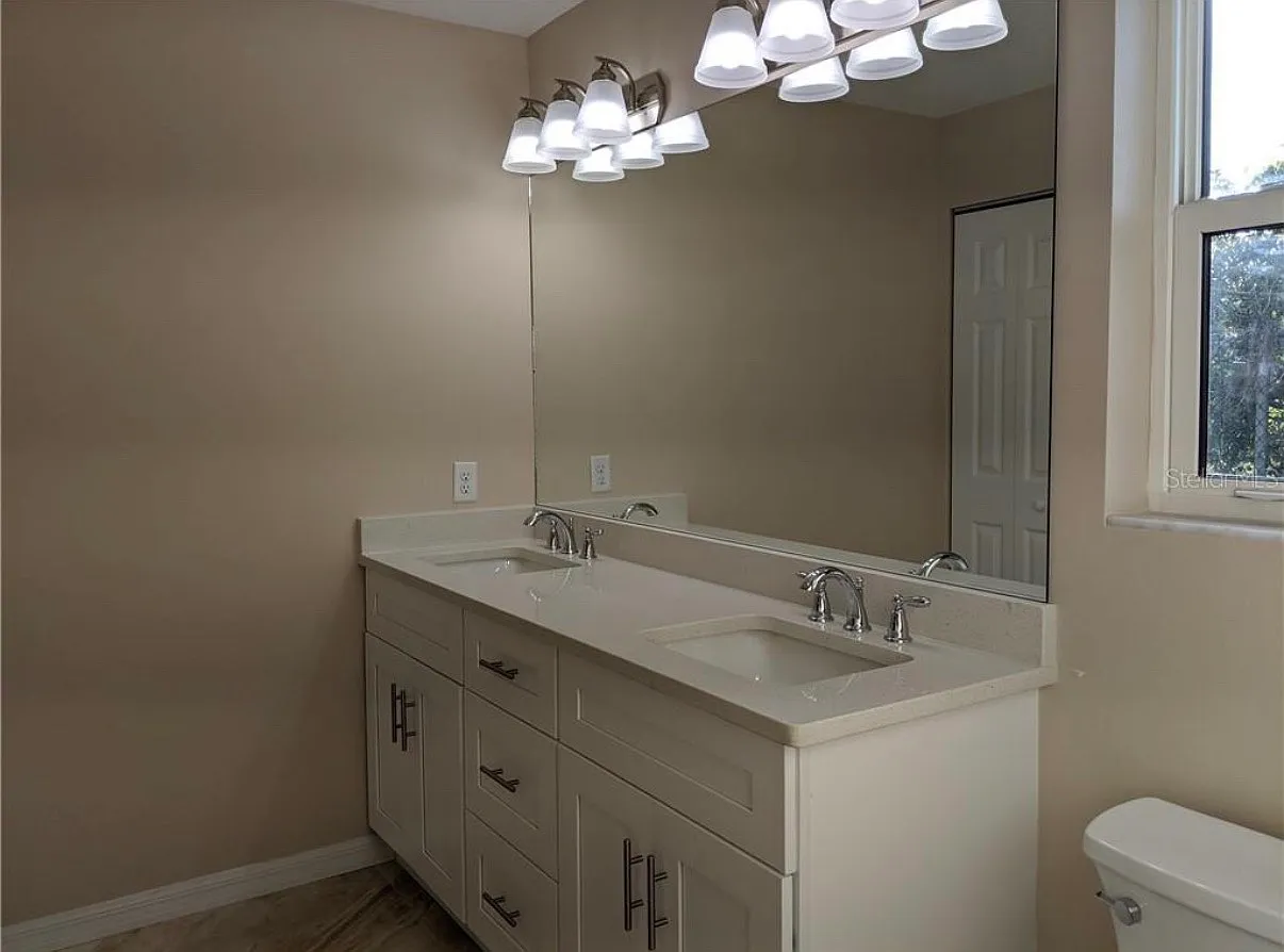 5 bed, 2109 sqft, $3,300 — Photo 4