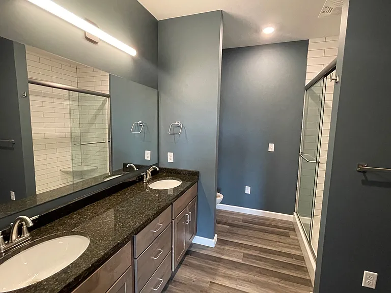 Latitude 40 Flats — Photo 7
